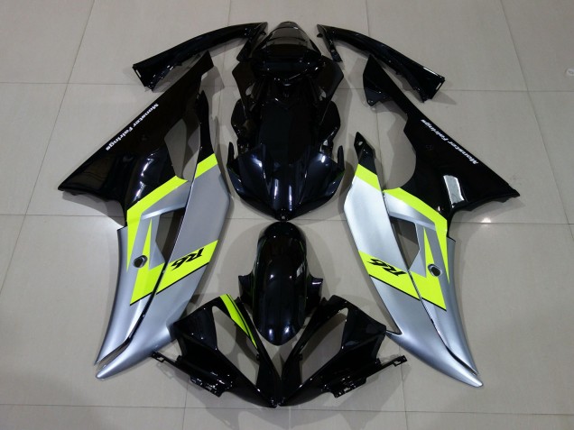 Nero Lucido & Argento 08-16 R6 Carena