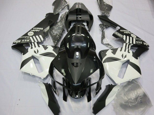 Nero Opaco & Loghi Puisher 05-06 CBR600RR Carena Nero Opaco & Loghi Puisher 05-06 CBR600RR Carena